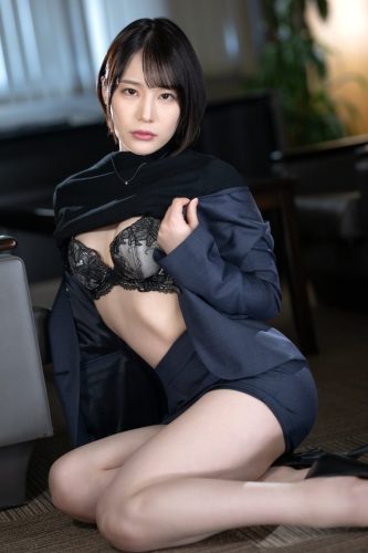 Airi-Suzumura-13