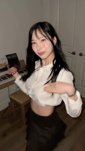 Elle-Lee-15