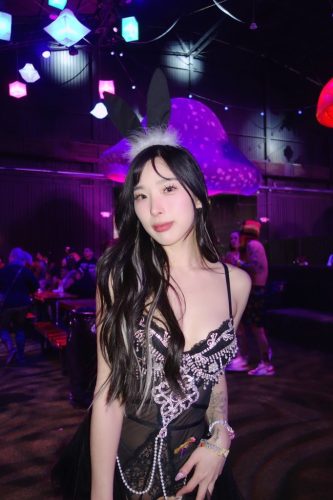 Elle-Lee-30