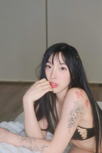 Elle-Lee-32