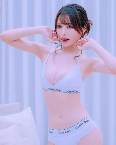 Mayuki-Ito-31
