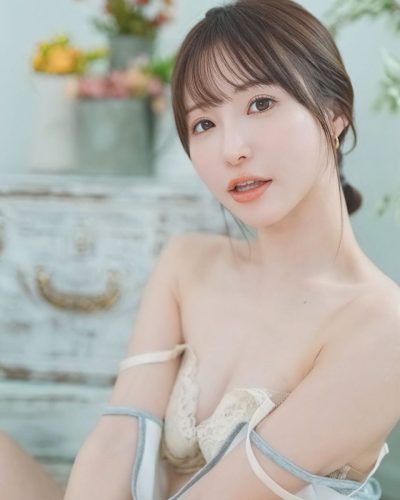 Moe-Amatsuka-34