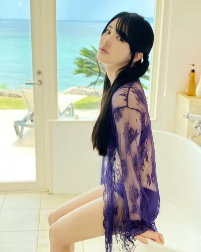 Shoko-Takahashi-35