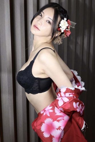 Shoko-Takahashi-9